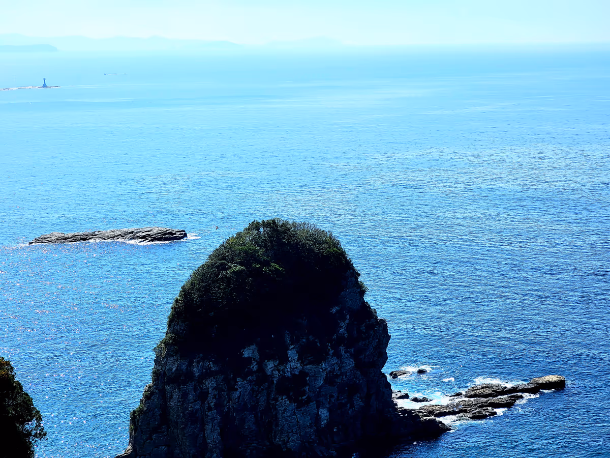 投稿写真：軍艦島がうっすらと。