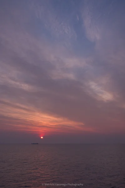 投稿：太平洋上から見た朝日
