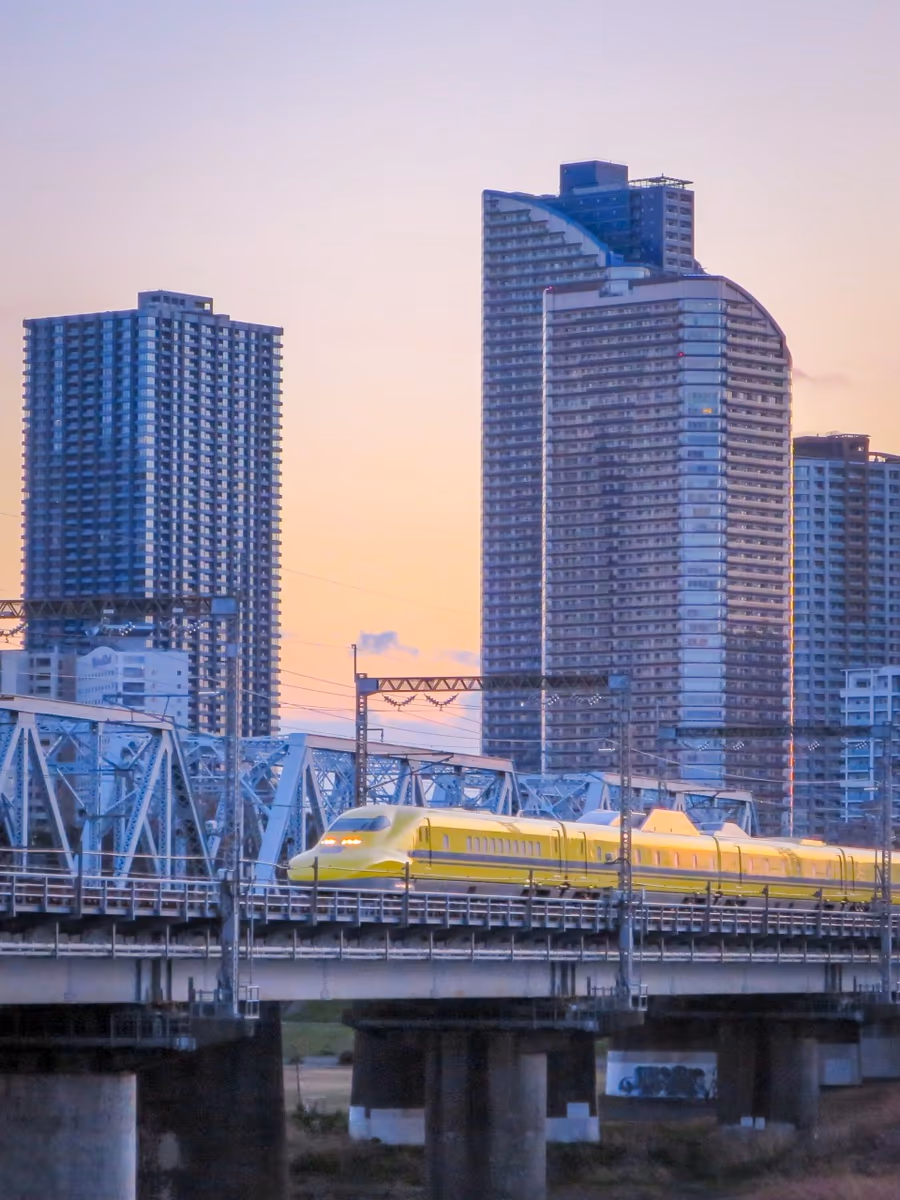 投稿写真：夕暮れ時のドクターイエロー