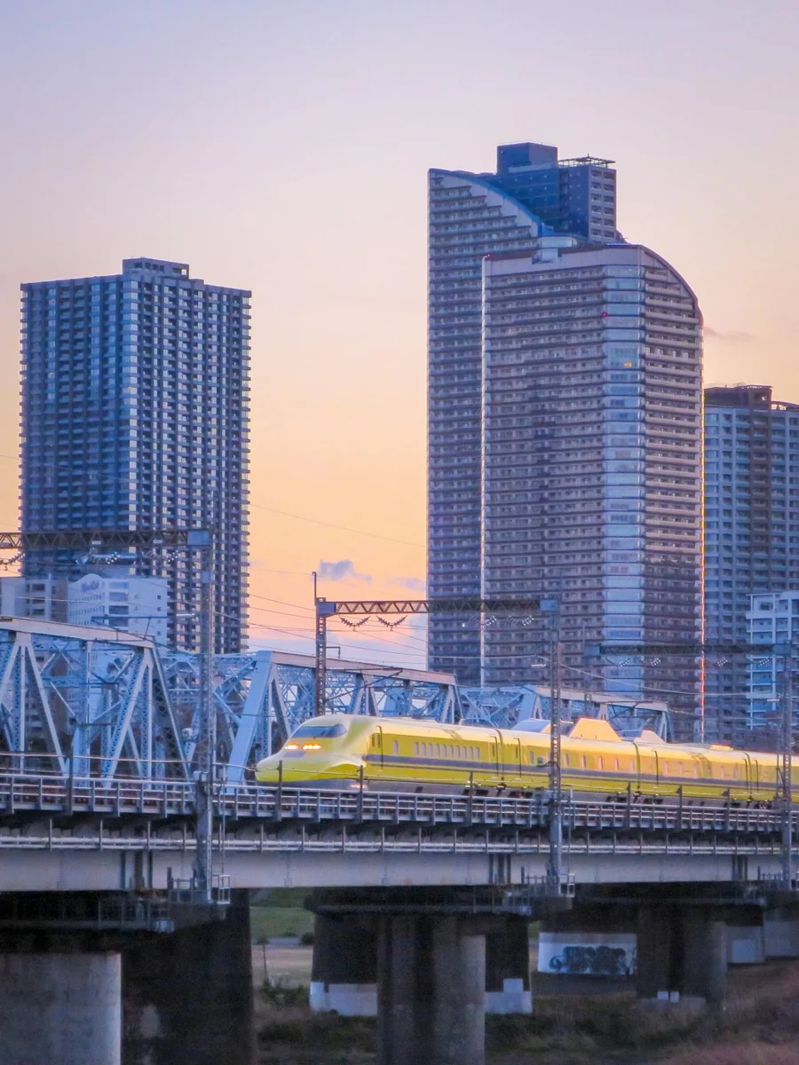 投稿写真：夕暮れ時のドクターイエロー
