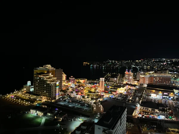 投稿：夜のアメリカンビレッジ