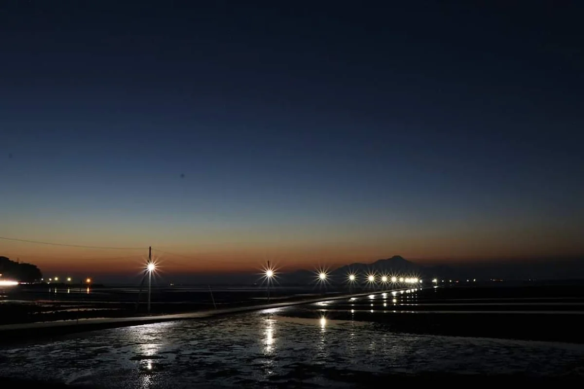 投稿写真：長部田海床路の夕暮れ