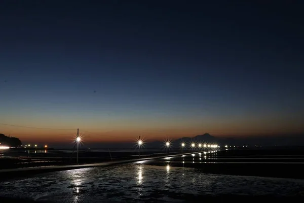 投稿：長部田海床路の夕暮れ