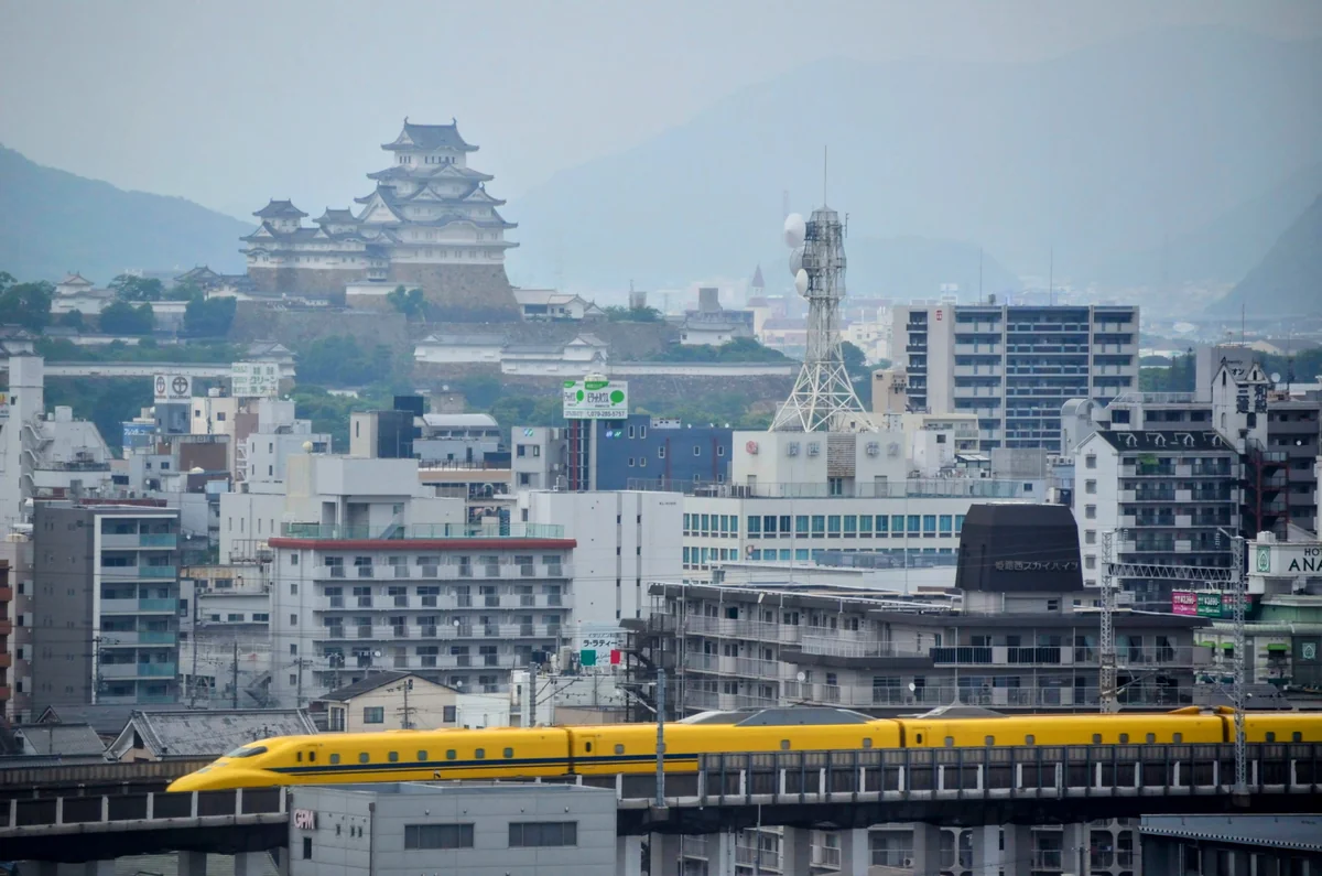 投稿写真：姫路城とドクターイエロー