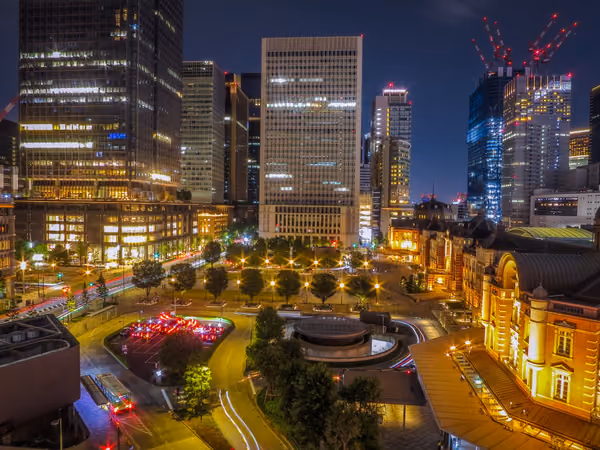 投稿：東京駅丸の内駅前広場の夜景