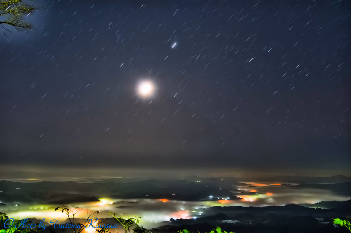 投稿写真：「宙（そら）に輝ける遥かなる星、目覚め行く里山の鼓動」