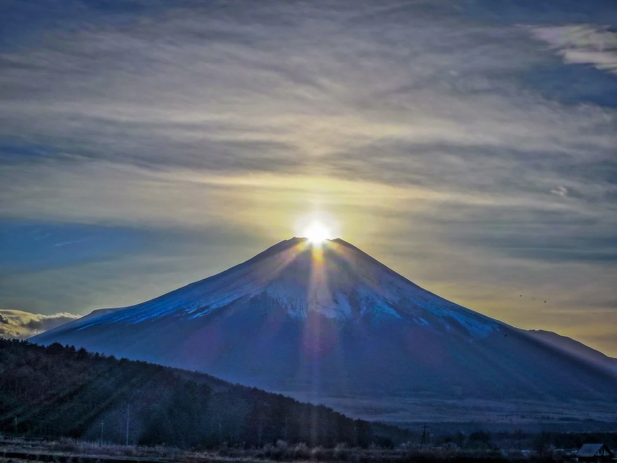 投稿写真：薄雲越しのダイヤモンド富士