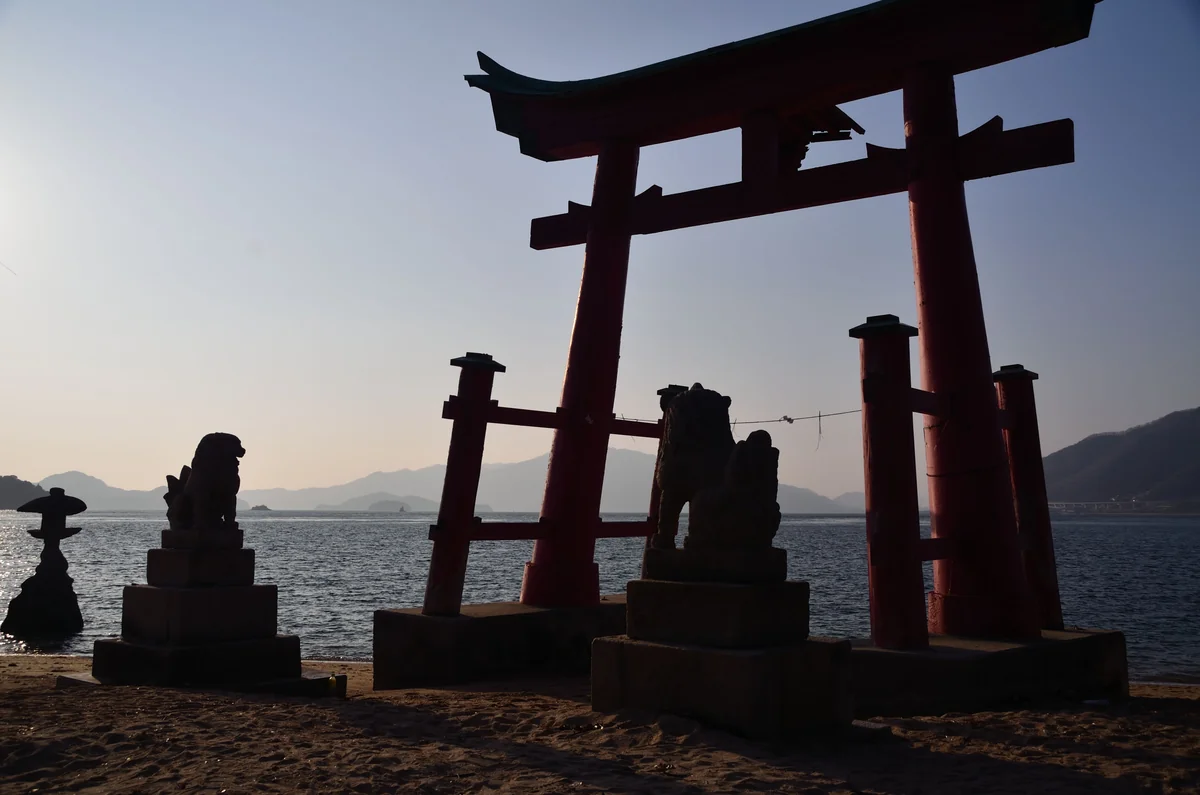 投稿写真：海辺の鳥居