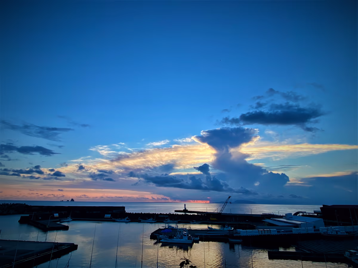 投稿写真：アートな雲と残照
