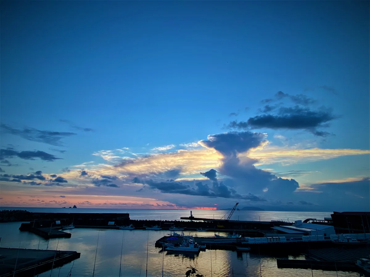 投稿写真：アートな雲と残照