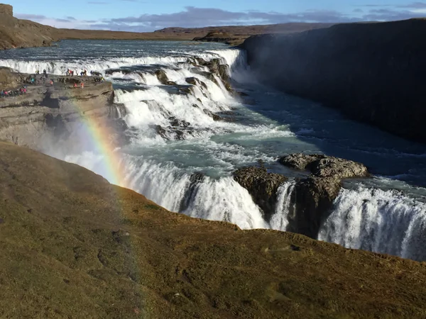 投稿：黄金の滝グトルフォスと虹のコラボレーション