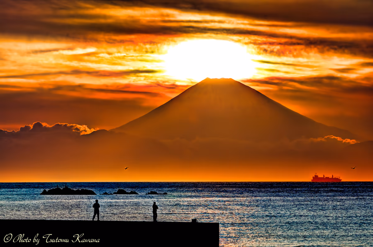 投稿写真：夕陽輝けり、房総館山の夕富士美しき。