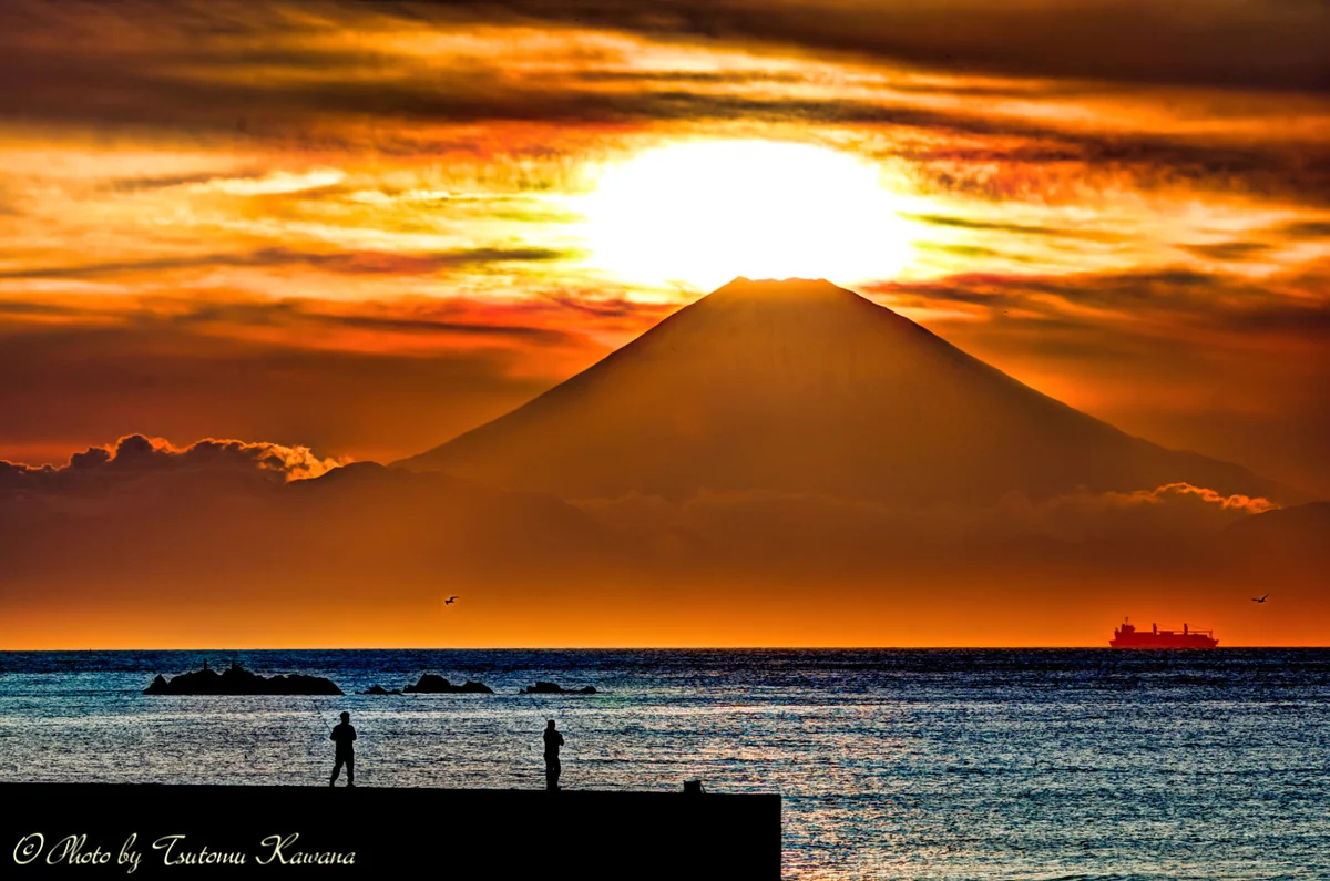 投稿写真：夕陽輝けり、房総館山の夕富士美しき。