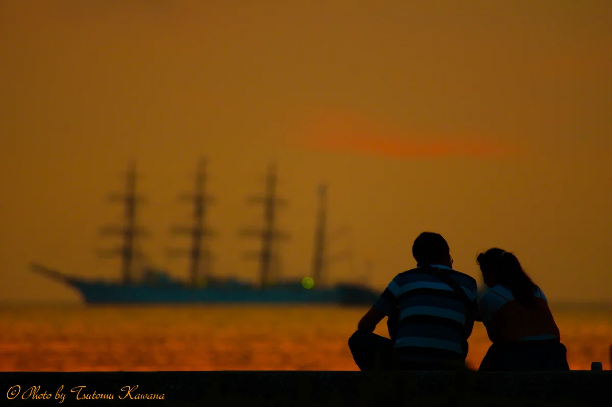 投稿写真：黄昏る海辺に海の貴婦人は優しく佇む