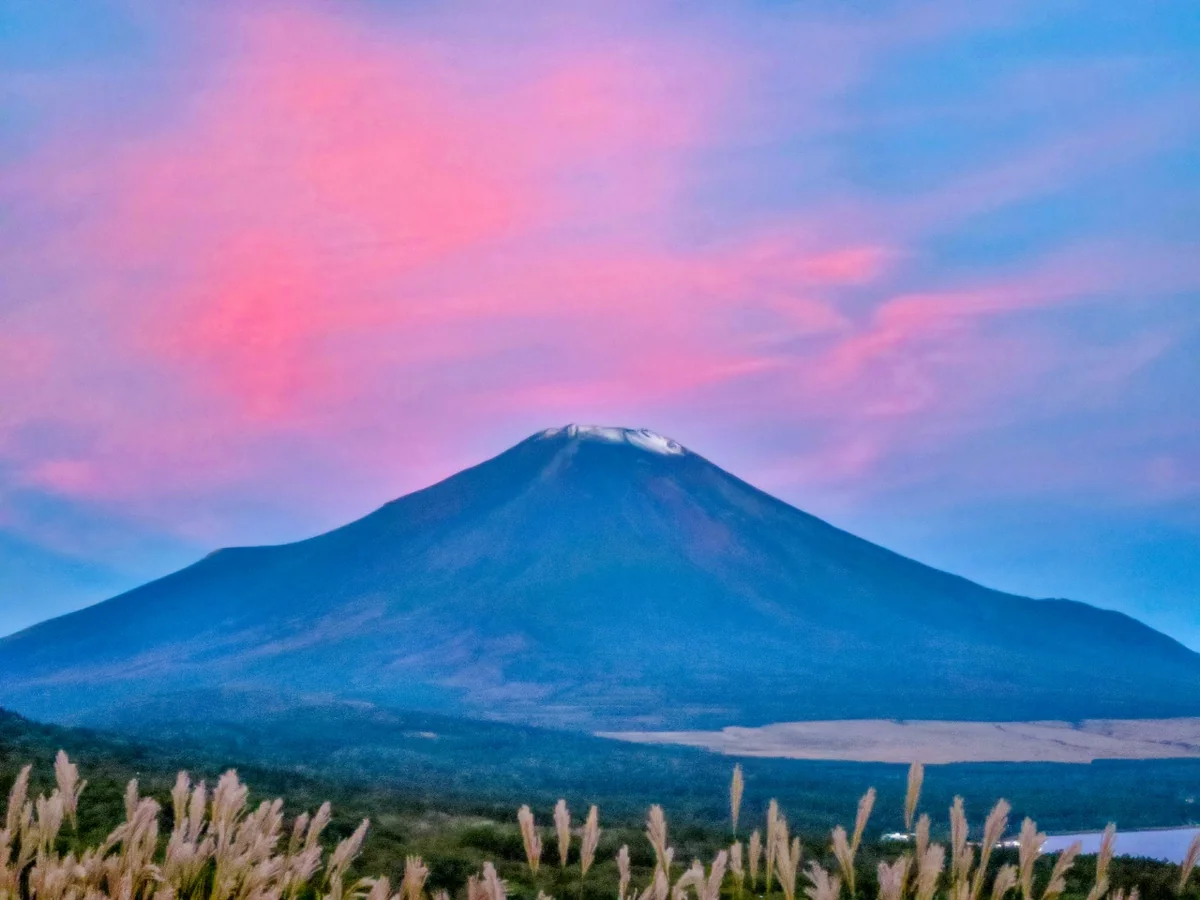投稿写真：朝焼け雲と初冠雪富士