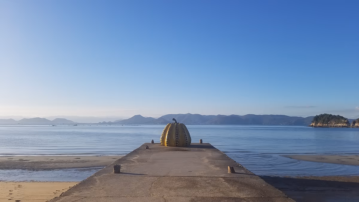 投稿写真：直島の黄色いカボチャ