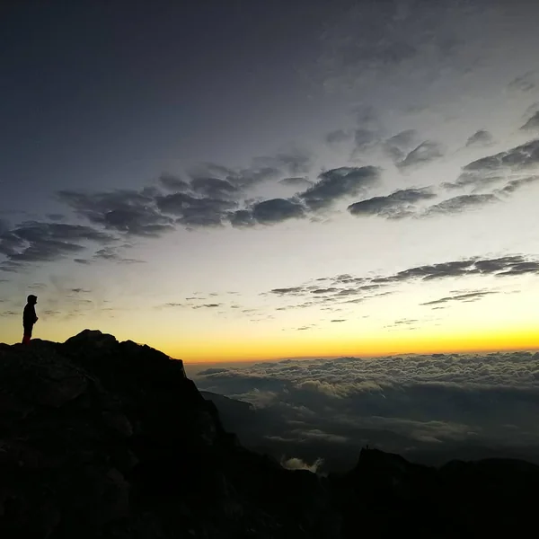 投稿：始まる……。