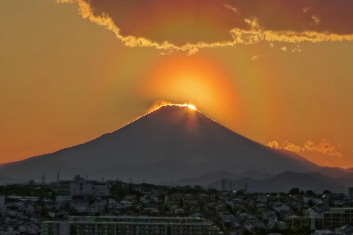 投稿写真：多重花粉光環付きダイヤモンド富士最後の輝き