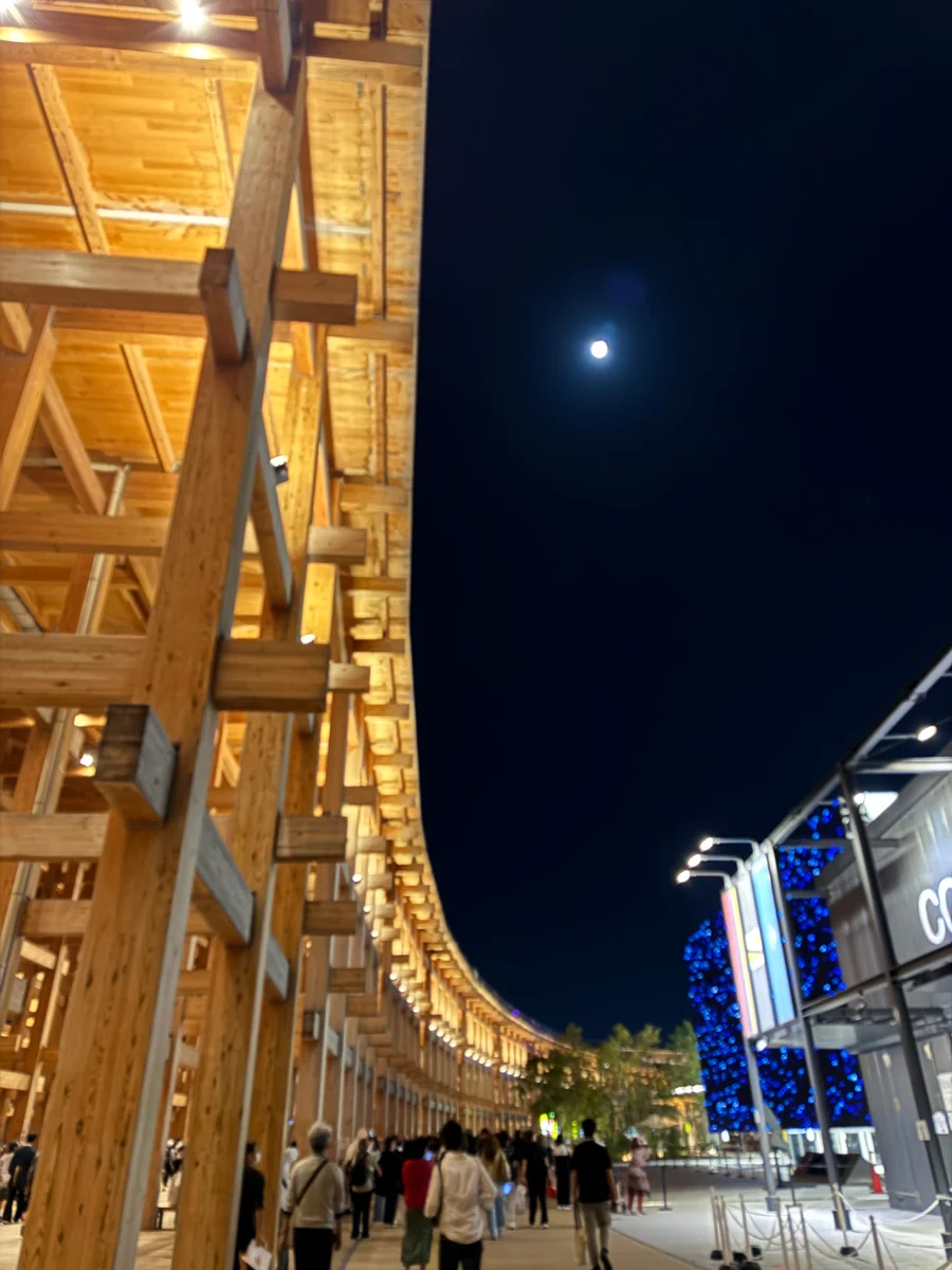 投稿写真：大屋根リングと中秋の名月