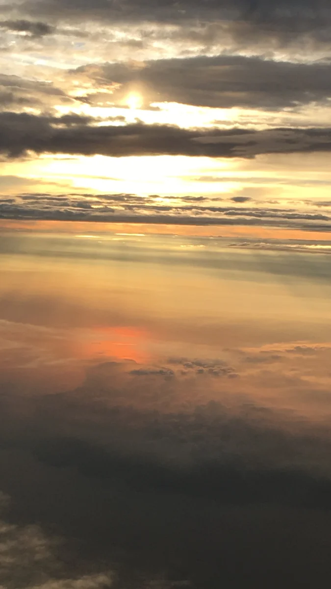投稿写真：梅雨空の上で