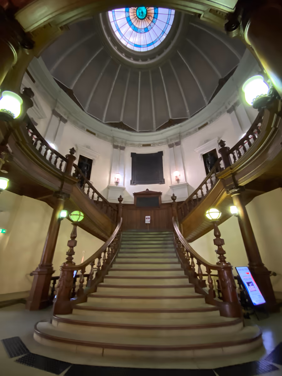投稿写真：大阪府立中之島図書館 大階段