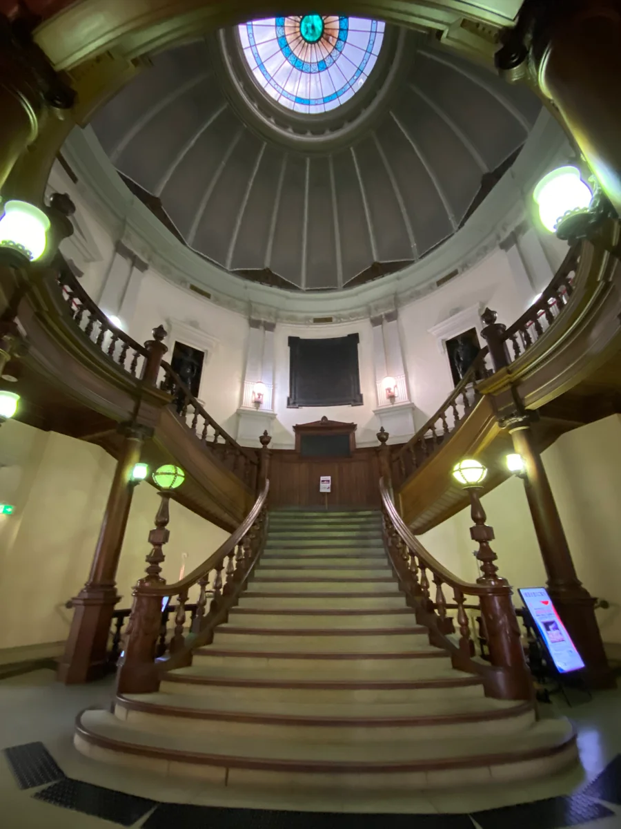 投稿写真：大阪府立中之島図書館 大階段