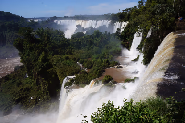 投稿：ブラジル側から見た「イグアスの滝」