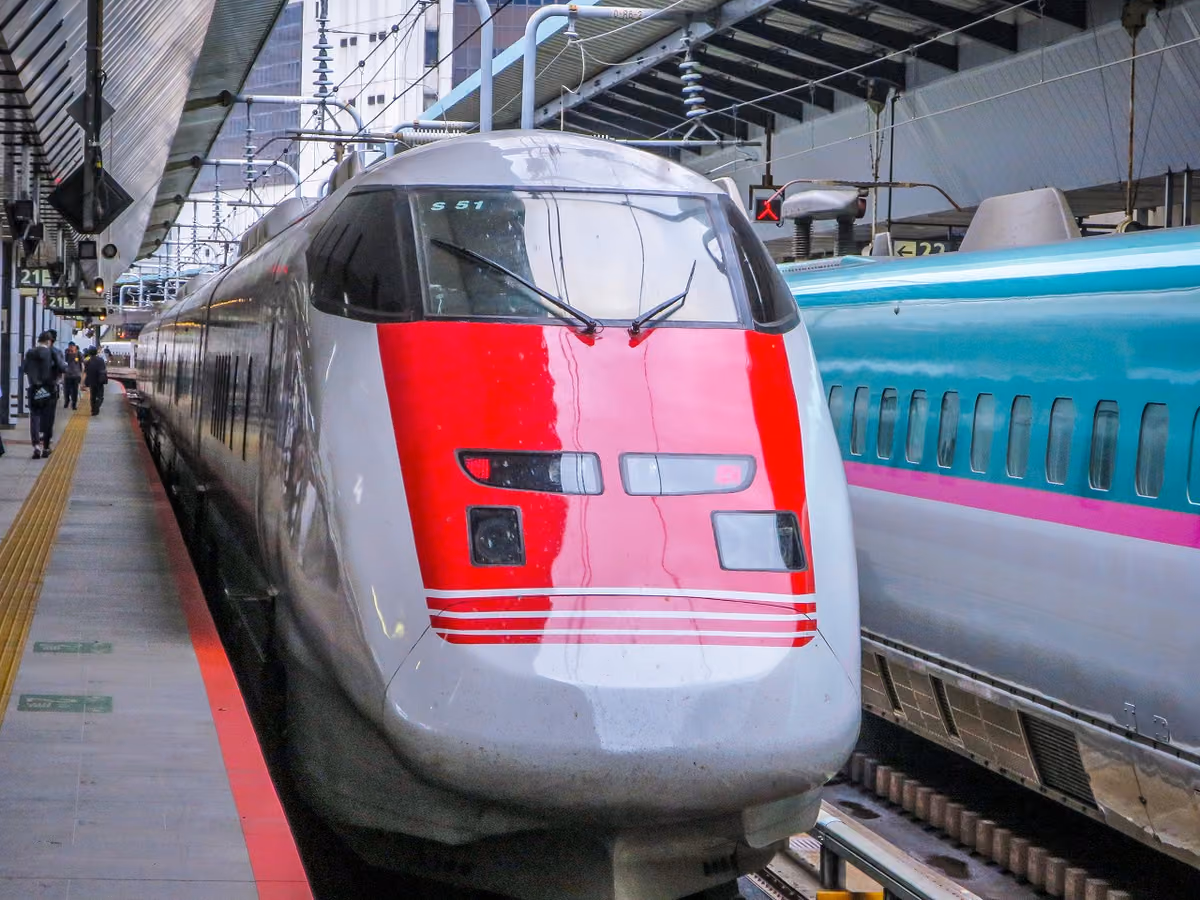 投稿写真：東京駅に停車中のイーストアイ③