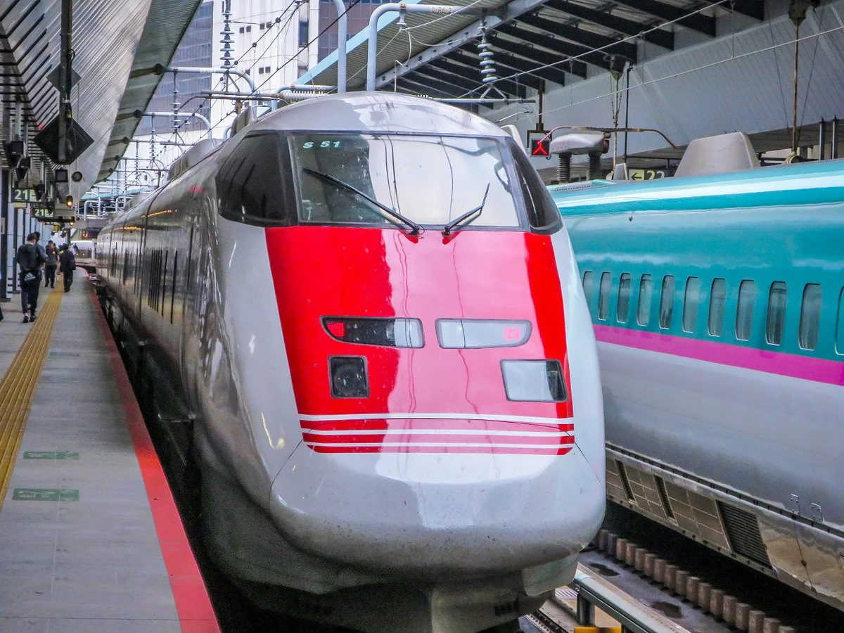 投稿写真：東京駅に停車中のイーストアイ③