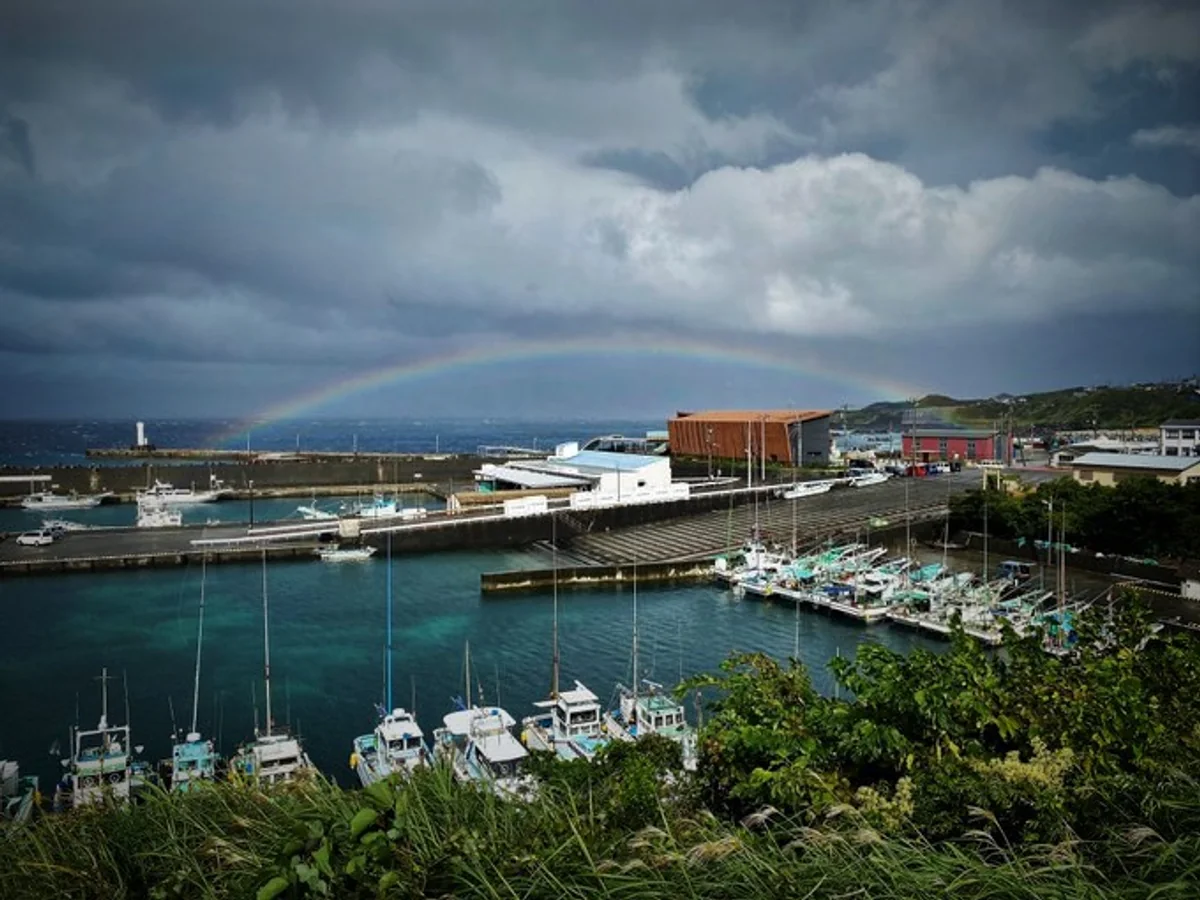 投稿写真：台風接近中の虹
