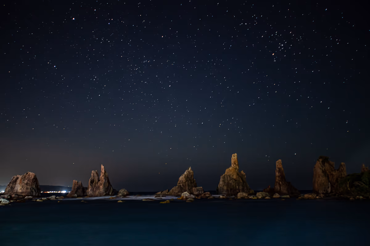投稿写真：橋杭岩と星空