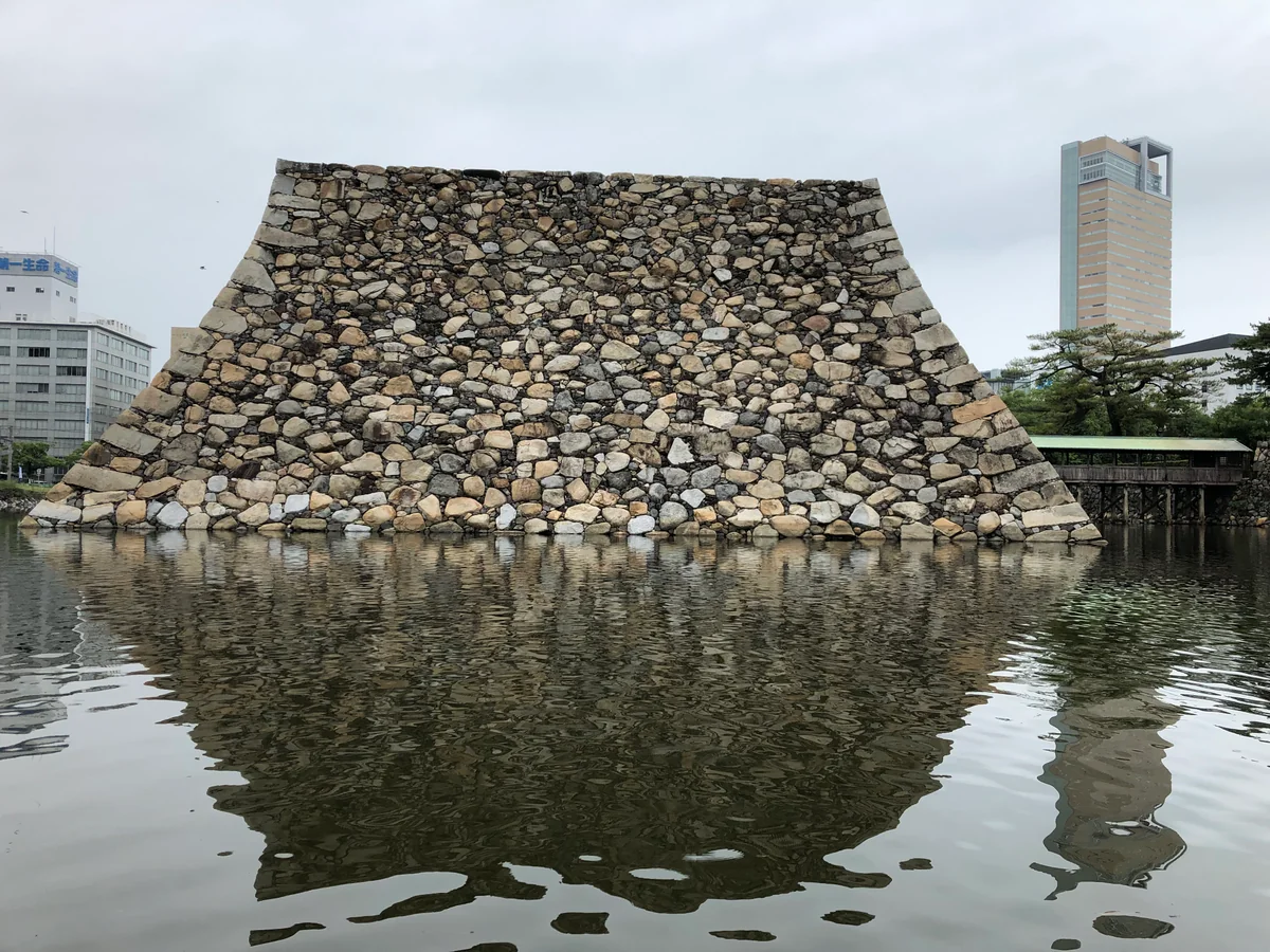 投稿写真：高松城天守台と鞘橋