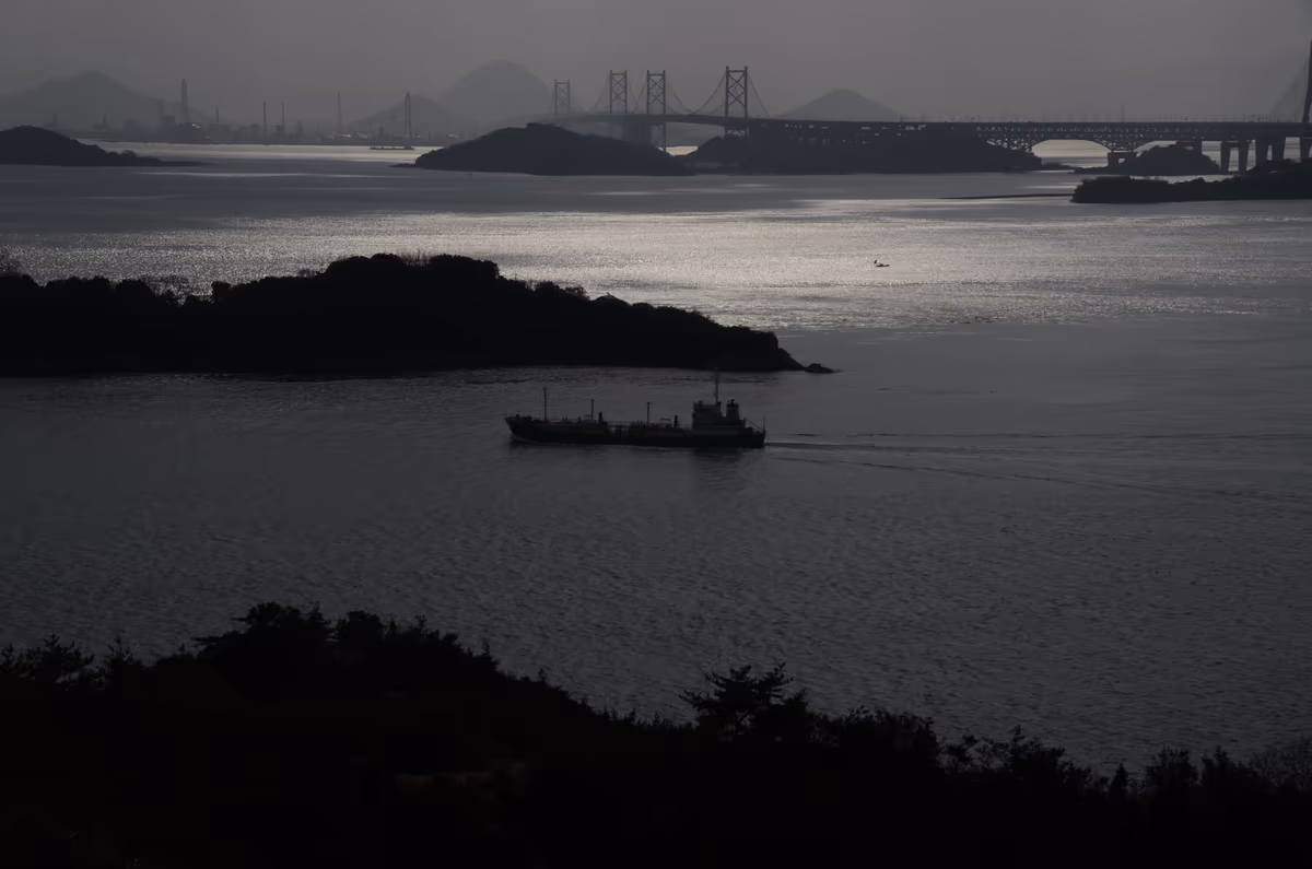 投稿写真：瀬戸内海　影と光