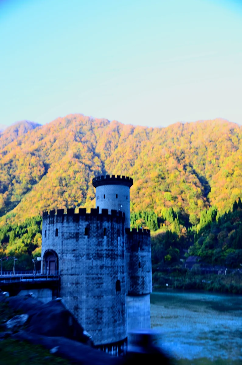 投稿写真：湖畔の古城