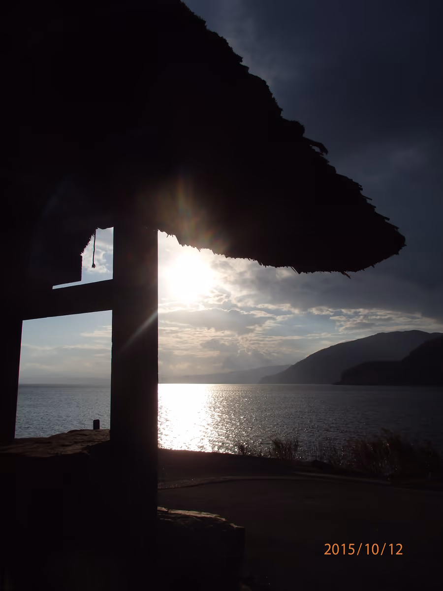 投稿写真：菅浦の夕日、四足門より
