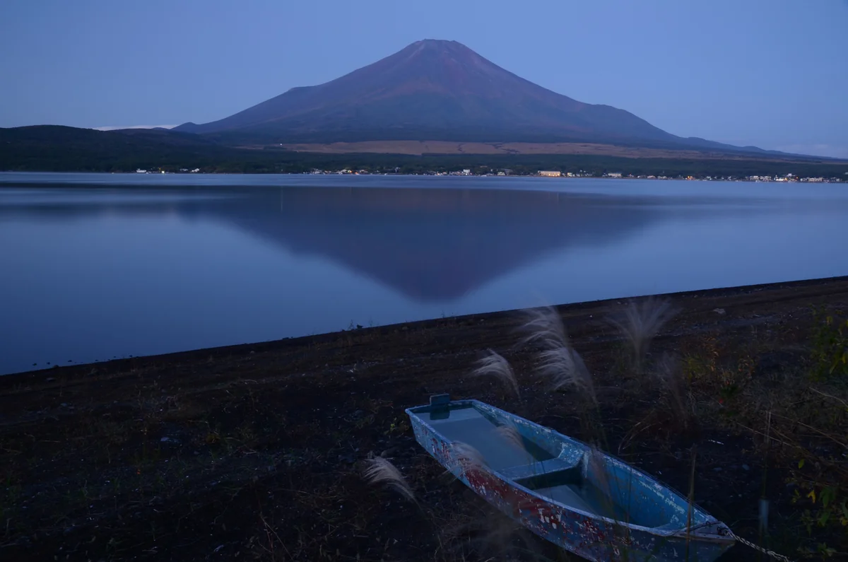 投稿写真：山中湖畔　打ち棄てられたボート