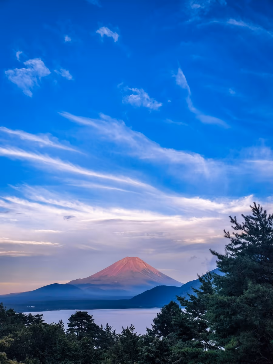 投稿写真：青空と赤富士