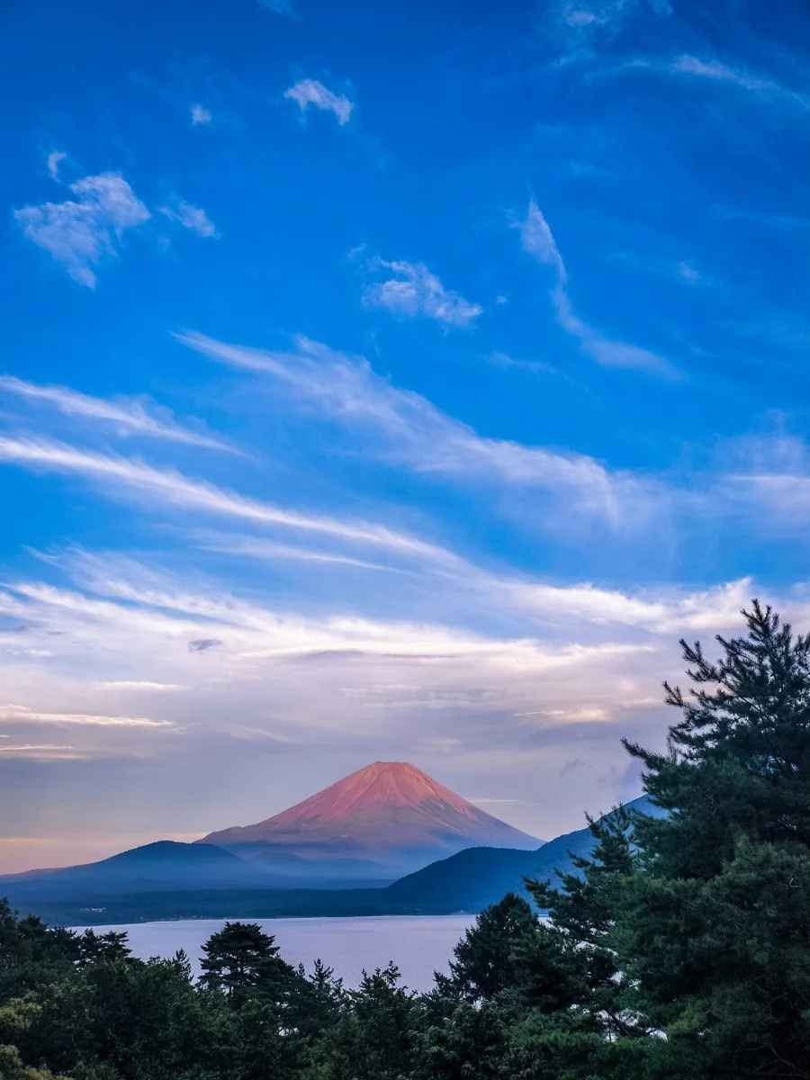 投稿写真：青空と赤富士