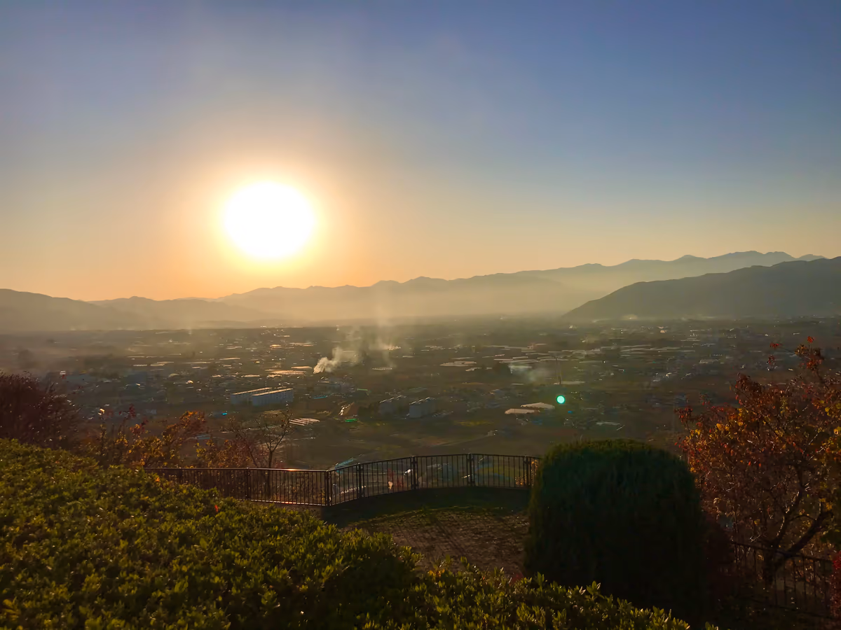 投稿写真：勝沼ぶどうの丘からの夕日