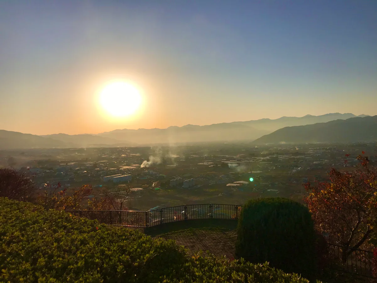 投稿写真：勝沼ぶどうの丘からの夕日