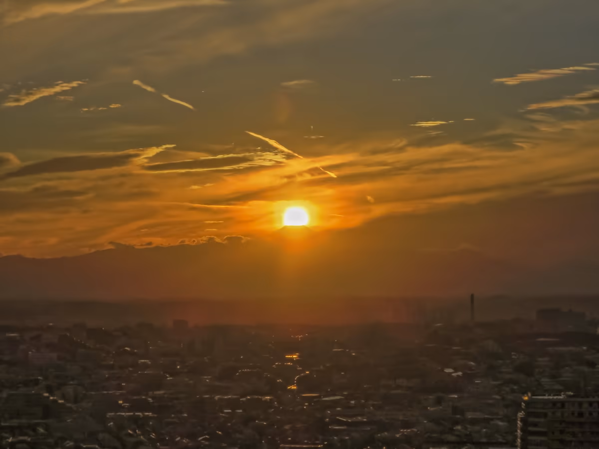 投稿写真：雲越しのダイヤモンド富士