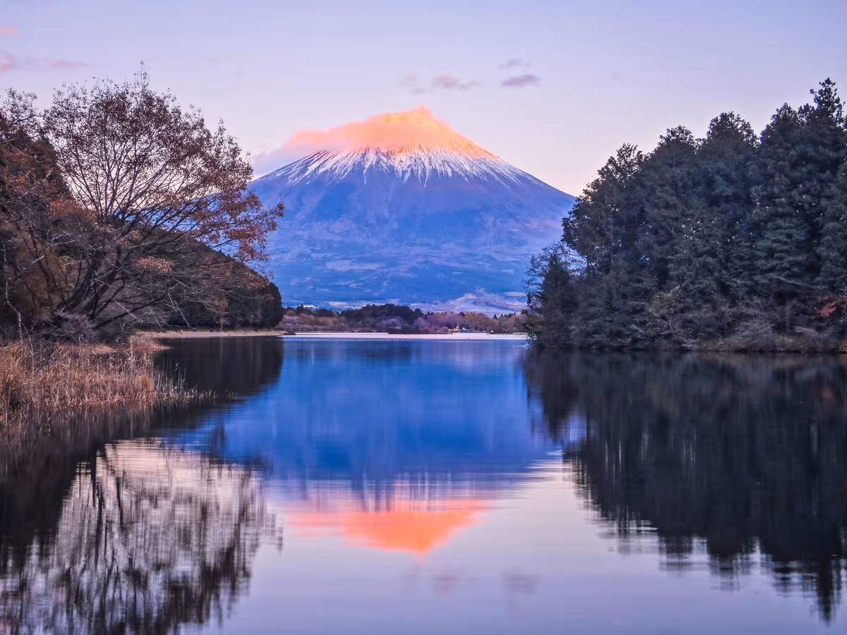 投稿写真：逆さ紅笠雲富士