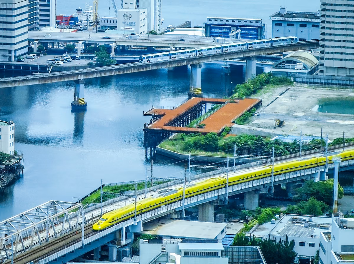 投稿写真：ドクターイエローと東京モノレール