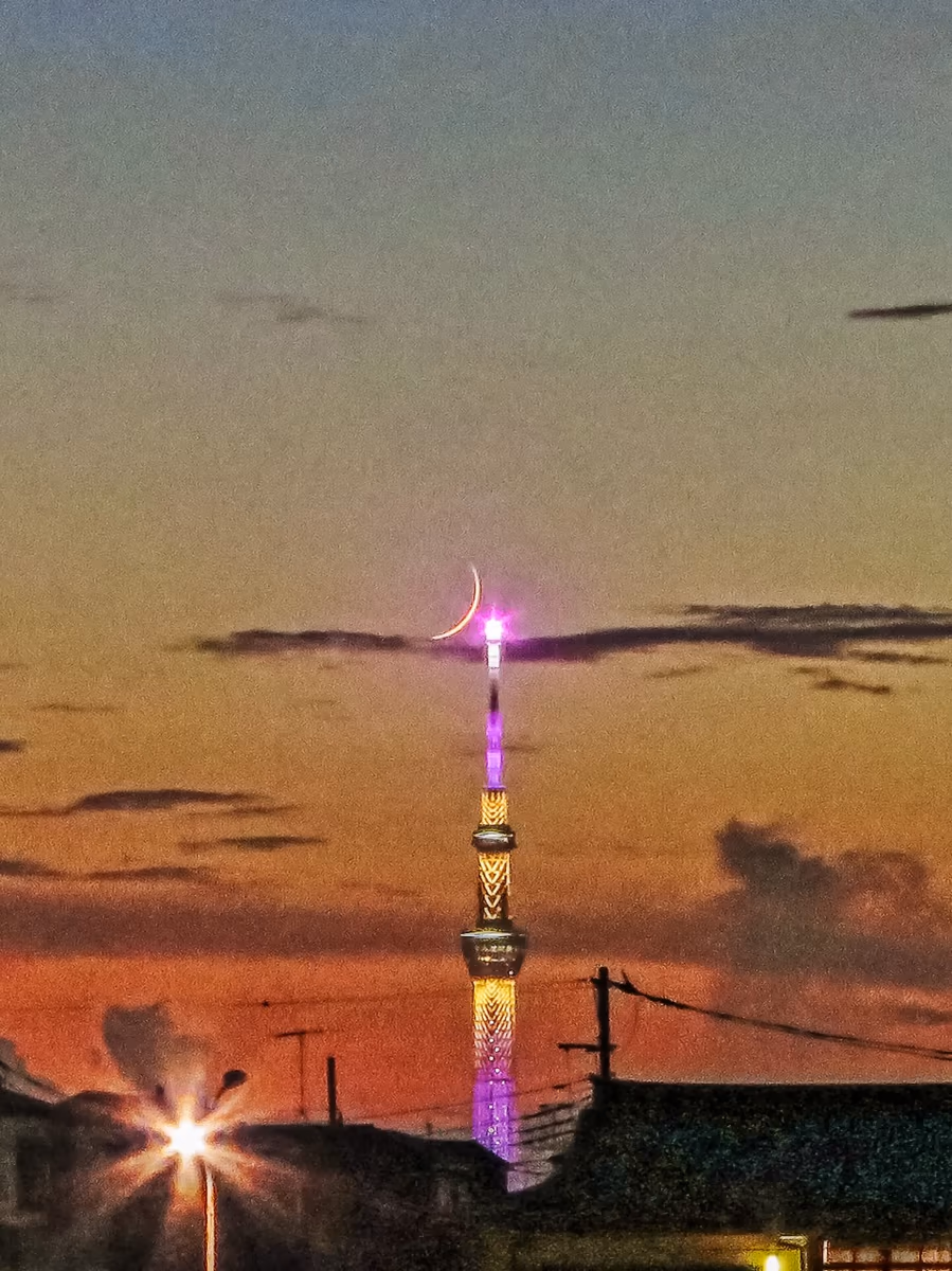 投稿写真：二日月パールスカイツリー~雲に邪魔される直前