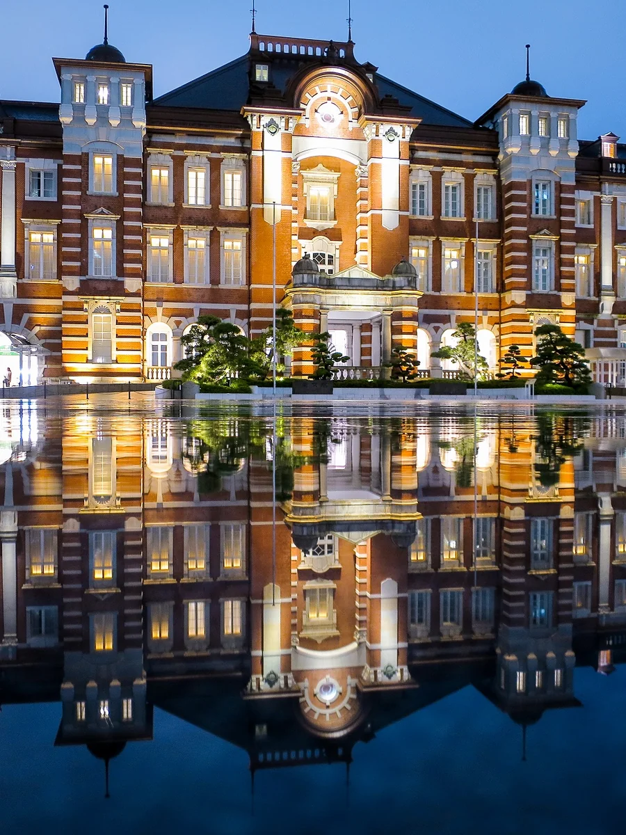 投稿写真：丸の内駅舎正面のリフレクション