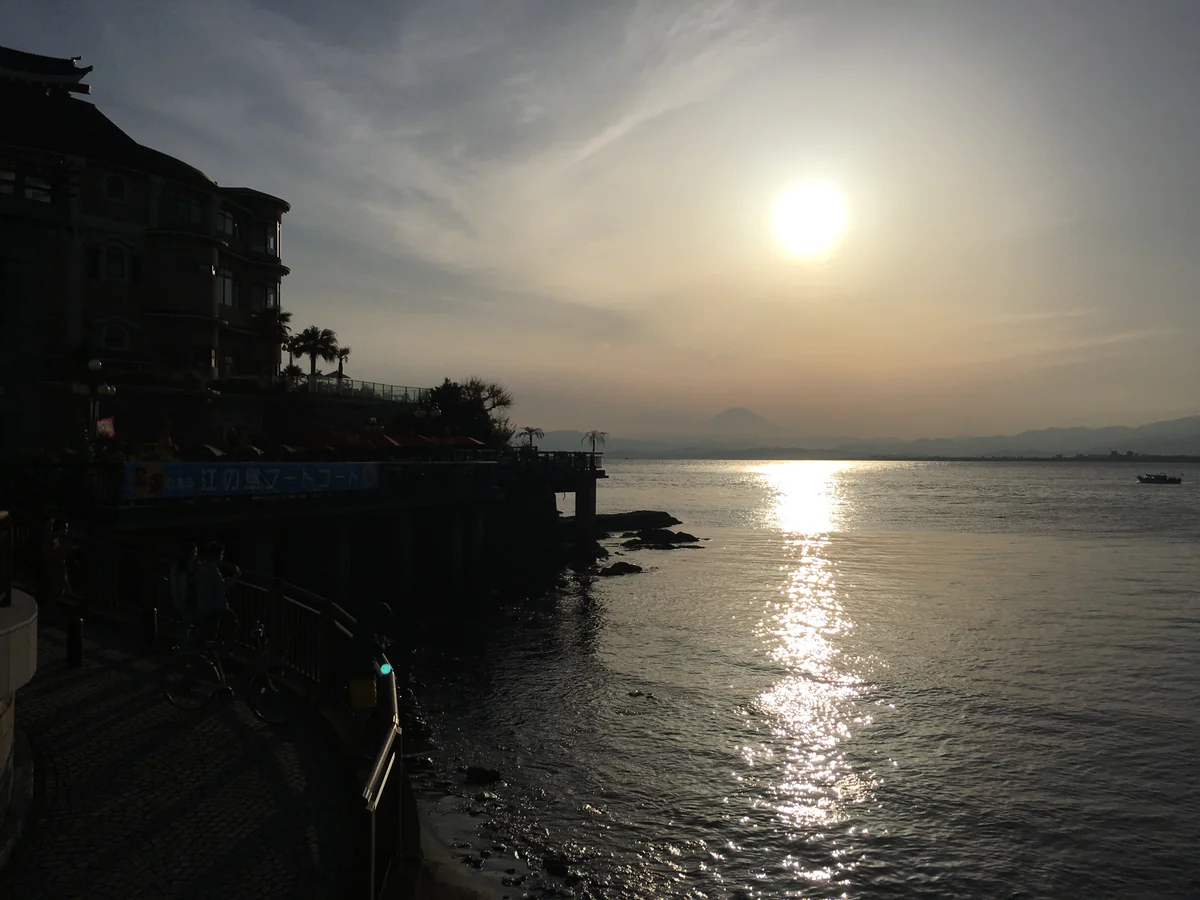 投稿写真：江ノ島の夕暮れ