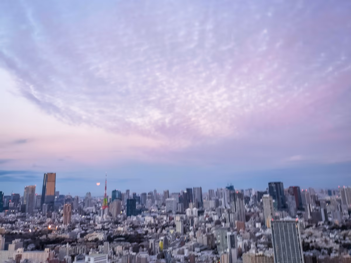 投稿写真：ピンクの羊雲とピンクのコールドムーン