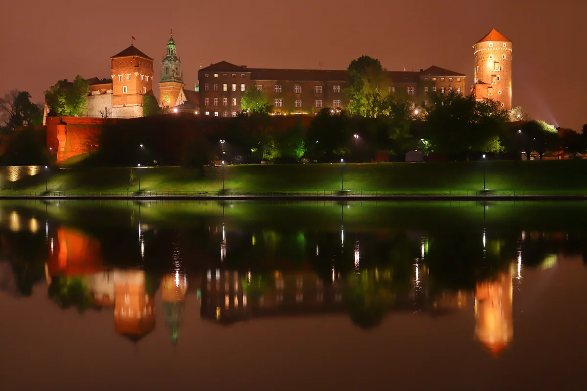 投稿写真：ビスワ川越しのヴァヴェル城夜景
