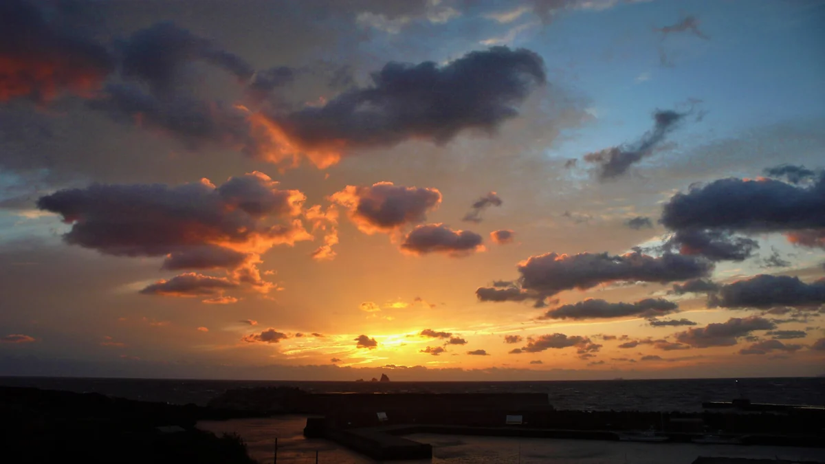 投稿写真：大荒れの日の夕陽
