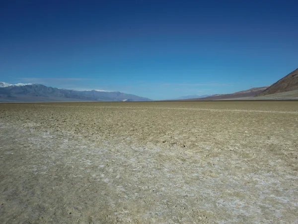 投稿：アメリカ　デスバレーの塩湖